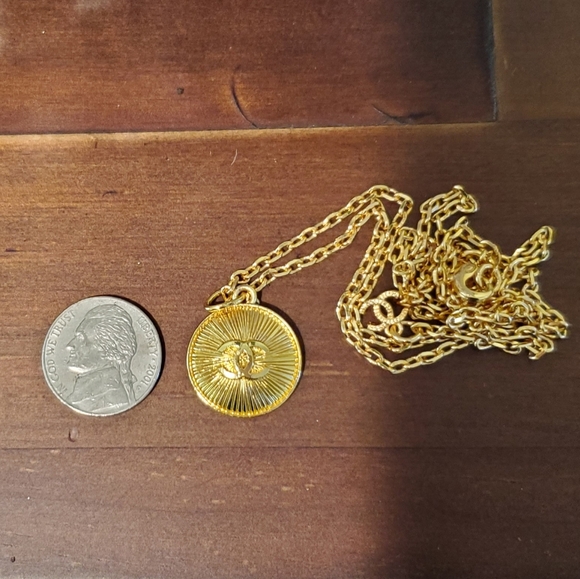 Authentic, exquisite CHANEL Necklace - Picture 5 of 11